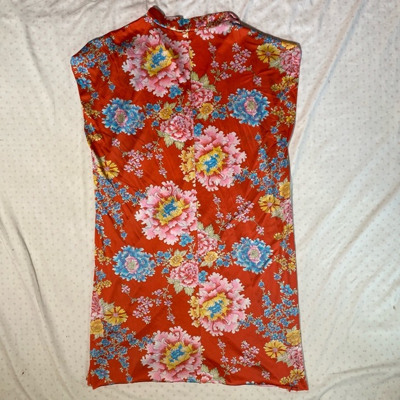 VINTAGE VANITY FAIR RED PRINT NIGHTGOWN - Picture 2 of 6